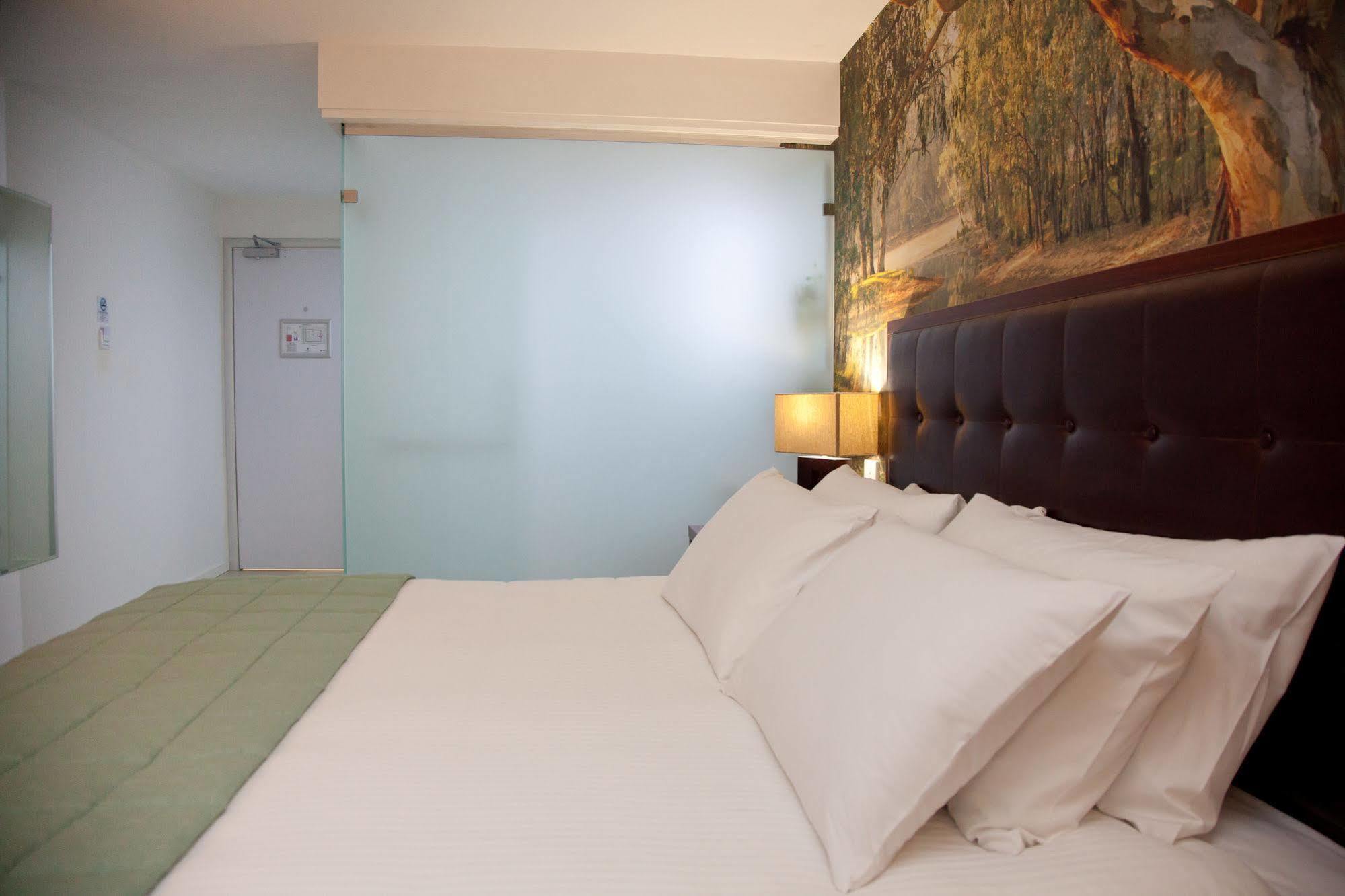 Grand Hotel And Studios Wyong Exteriér fotografie