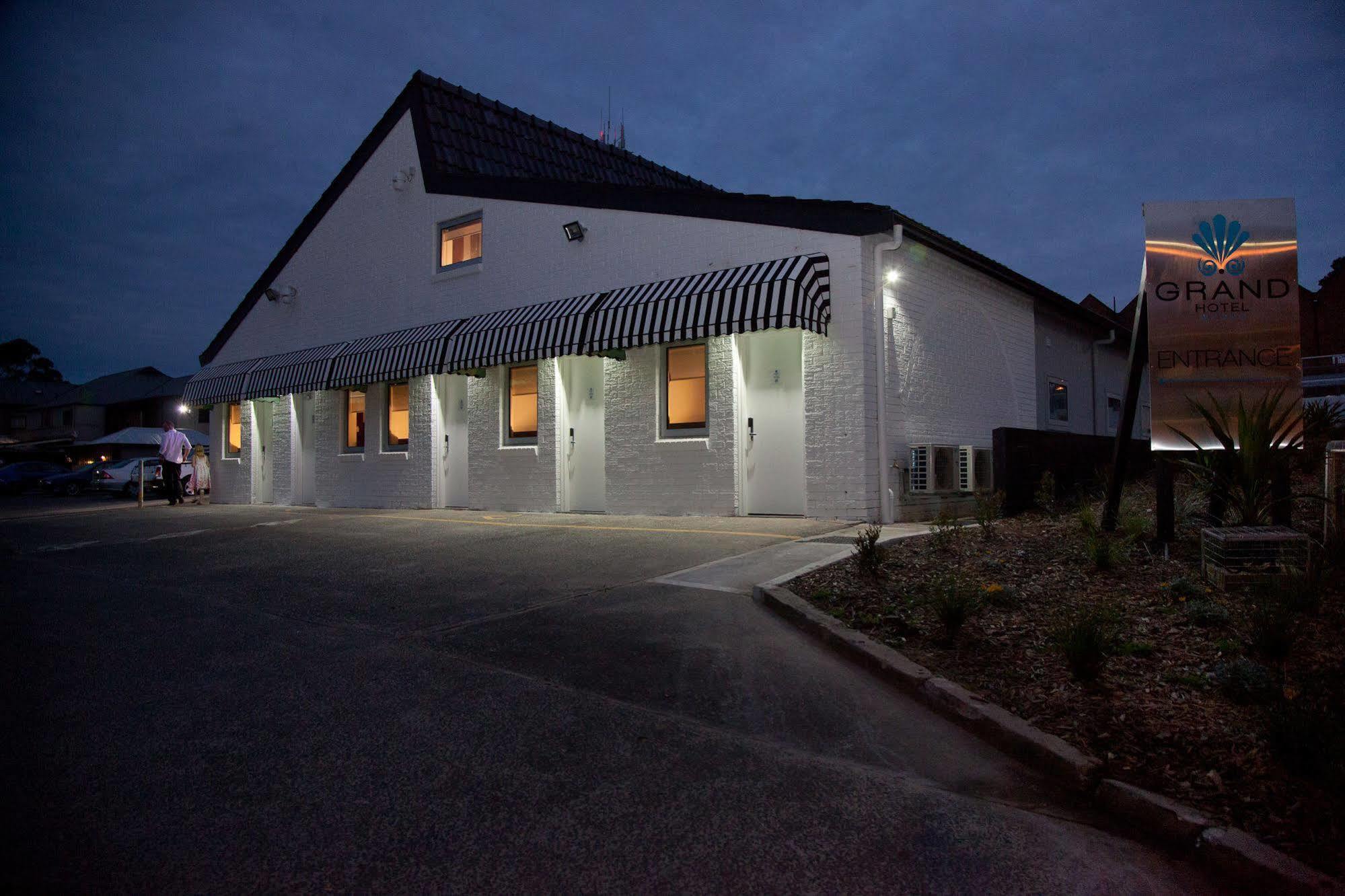 Grand Hotel And Studios Wyong Exteriér fotografie
